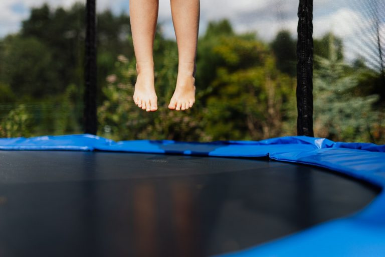 Hoe kan ik een trampoline inbouwen of ingraven? Hoe kan ik een trampoline inbouwen of ingraven?