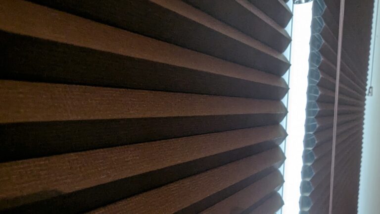 Raamdecoratie voor de slaapkamer