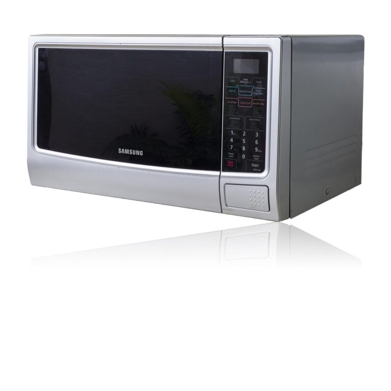 Magnetron kiezen: ga je voor draaiplateau of vlakke bodem? Magnetron kiezen: ga je voor draaiplateau of vlakke bodem?